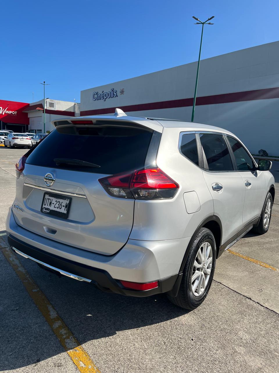 Nissan X-Trail SUV automatic 2.5L